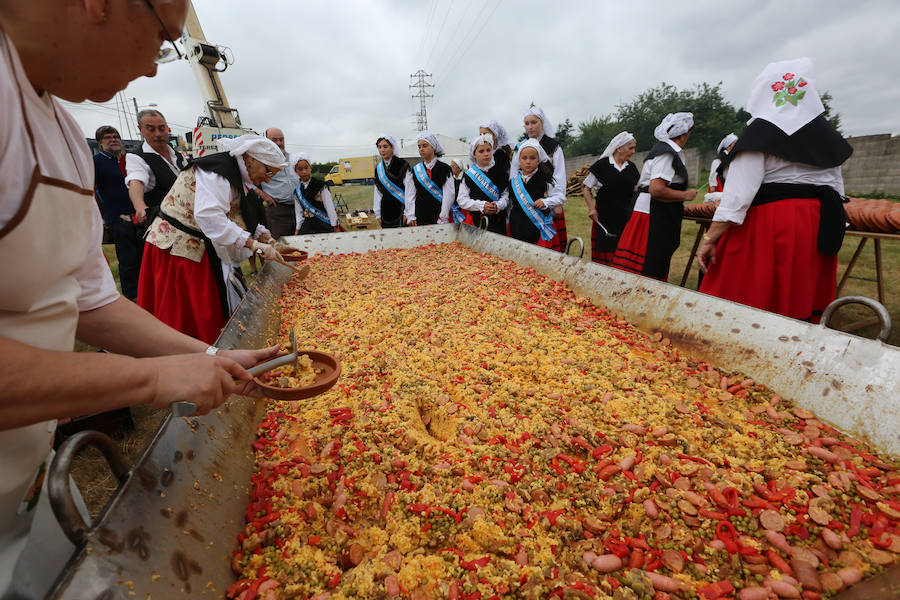 EL ARROZ ALIMENTA LA FIESTA EN MIRANDA • EL CAMBIO DE FECHAS Y LA CLIMATOLOGÍA FAVORABLE CONTRIBUYERON AL ÉXITO DE LA POPULAR CITA DEL VERANO AVILESINO