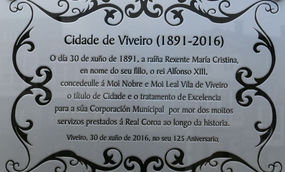 VIVEIRO (LUGO) RECORDÓ 125 AÑOS DE HISTORIA COMO CIUDAD DE SERVICIOS EN LA COMARCA MARIÑANA  UNA PLACA EN LA FACHADA DEL CONCELLO EVOCA LA EFEMÉRIDES Y LA OPOSICIÓN DEMANDÓ MEJORAS, COMO OCURRIÓ HACE MÁS DE UN SIGLO