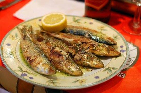 EL DR. GRANDE COVIÁN Y «LES SARDINES DE LLASTRES»