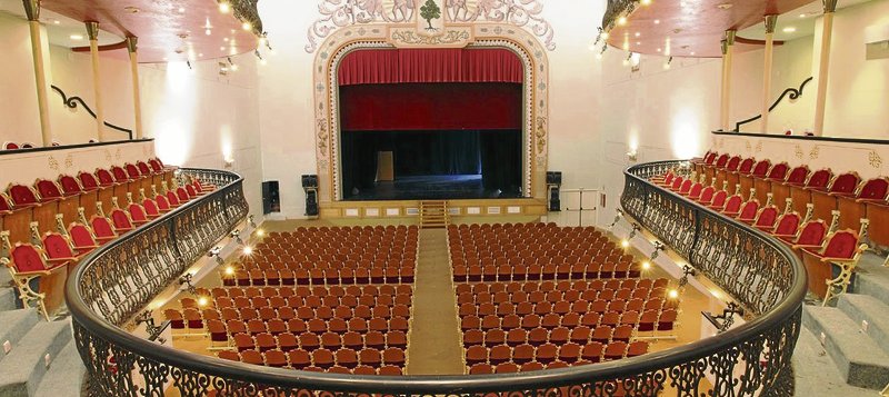 EL TEATRO CAROLINA CORONADO CONTINUA CELEBRANDO SUS 100 AÑOS DE HISTORIA • A PEDRO GONZÁLEZ TORRES SE LE OCURRIÓ HACER UN TEATRO CUANDO LA CIUDAD PASABA POR UN MOMENTO BOYANTE EN SU ECONOMÍA, SEGÚN EXPLICA EL CRONISTA OFICIAL DE ALMENDRALEJO, FRANCISCO ZARANDIETA