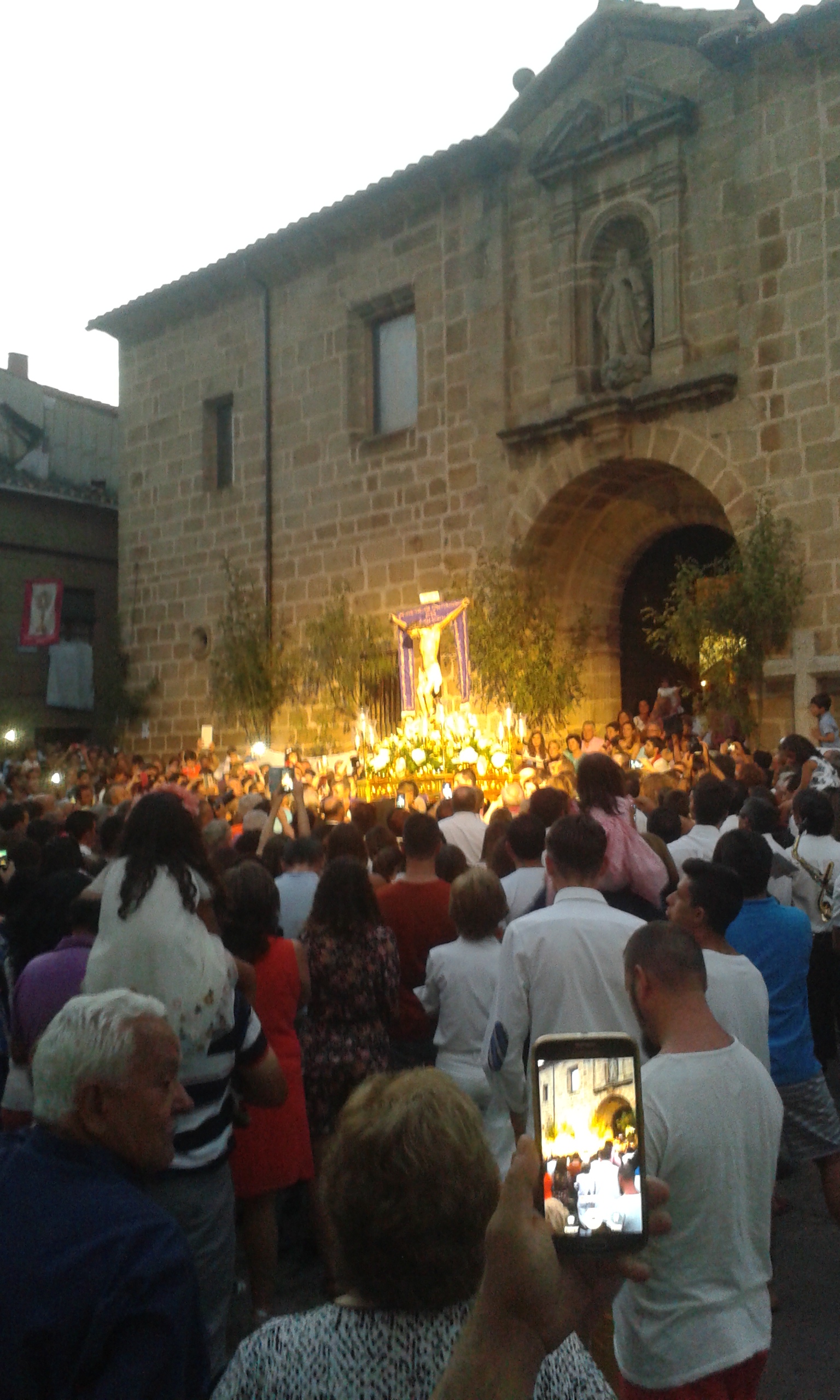 TORNAVACAS SE VUELCA CON SU PATRÓN • ALREDEDOR DE 3.000 PERSONAS ACOMPAÑARON AL CRISTO DURANTE TODA LA PROCESIÓN