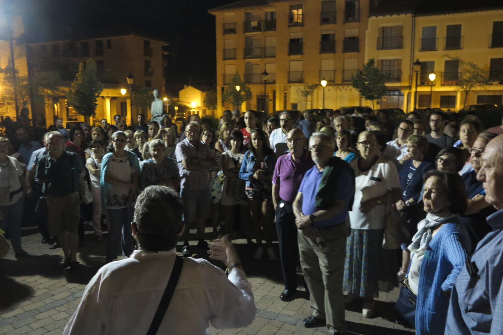 ÉXITO DE LA PRIMERA VISITA NOCTURNA EN AREVALO (ÁVILA) • LA NOCHE DEL PASADO SÁBADO SE CELEBRÓ LA PRIMERA DE LAS VISITAS NOCTURNAS GUIADAS PROGRAMADAS ESTE VERANO