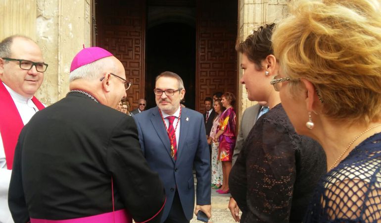 PRIMERA VISITA A JÓDAR DEL NUEVO OBISPO DE JAÉN • AMADEO RODRÍGUEZ MAGRO PRESIDE LA FIESTA RELIGIOSA EN HONOR AL SANTÍSIMO CRISTO DE LA MISERICORDIA, CO-PATRON DE JÓDAR, EN EL DÍA DE FIESTA LOCAL