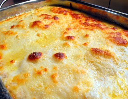 PATATAS, PISTO DE BACALAO Y ORICIOS CON COBERTURA DE BECHAMEL