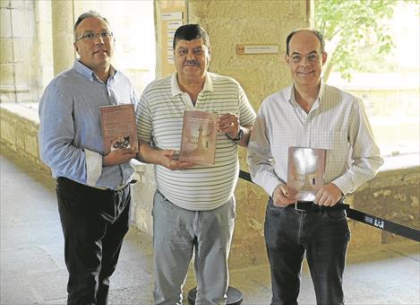 ÓSCAR DE SAN MACARIO Y JOSÉ ANTONIO RAMOS, CRONISTA OFICIAL DE TRUJILLO (CÁCERES), PUBLICAN UN LIBRO SOBRE CASAS DE DON ANTONIO