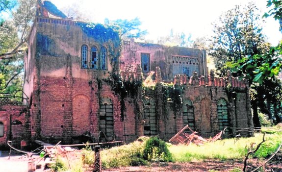 LOS CUSTODIOS DE LA MEMORIA ARGENTINA DE VICENTE MEDINA • AUNQUE APENAS SE RECUERDA EN MURCIA EL 150 ANIVERSARIO DEL NACIMIENTO DEL POETA, EN ROSARIO SIGUEN CUIDANDO SU TUMBA