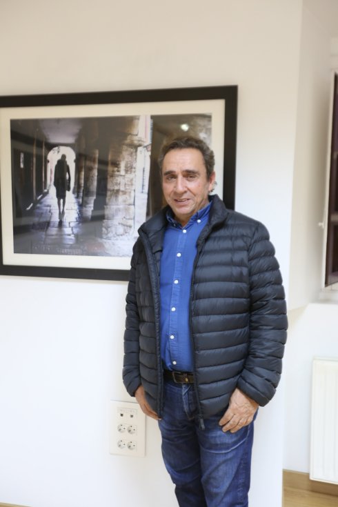 AVILÉS TAMBIÉN ES JACOBEA • EL FOTÓGRAFO AVILESINO FÉLIX GONZÁLEZ INAUGURA SU EXPOSICIÓN INSPIRADA EN EL CAMINO DE SANTIAGO POR LA COSTA