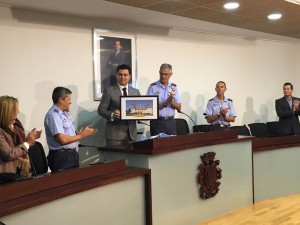 ENTREGA CUADRO AL AYUNTAMIENTO