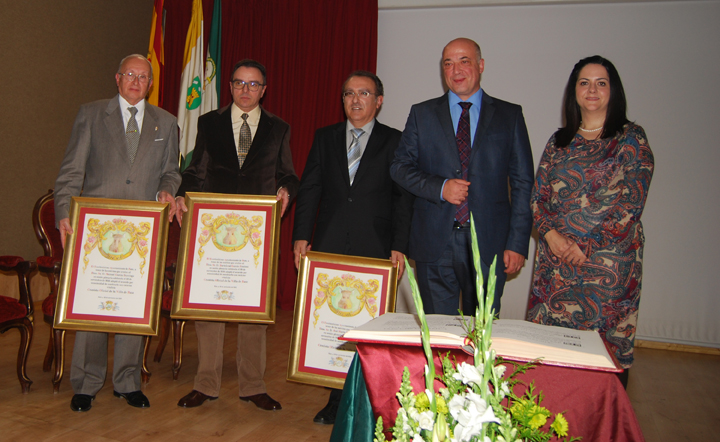 MANUEL GARCÍA, BARTOLOMÉ GARCÍA Y JOSÉ MARÍA MOLINA RECIBEN EL NOMBRAMIENTO VITALICIO COMO CRONISTAS OFICIALES DE LA VILLA DE RUTE (CÓRDOBA)