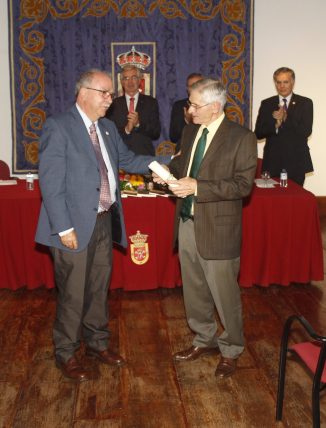 NICOLÁS PÉREZ GARCÍA RECIBE EL RECONOCIMIENTO COMO MEMORALISTA DE LA JUNTA DE CRONISTAS OFICIALES DE CANARIAS