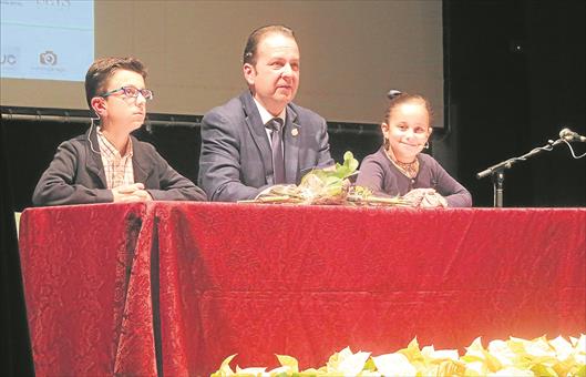 ‘EL CIELO DE LOS FERVORES’, LIBRO DE GARCÍA OLIVEROS SOBRE LA HISTORIA ARACELITANA, PLASMA EN SUS PÁGINAS DOCUMENTOS DEL ARCHIVO DE SU ABUELO, ANTONIO GARCÍA MOLERO, QUE FUE HERMANO MAYOR DE LA ARCHICOFRADÍA