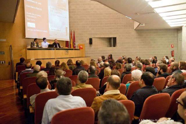 EL LIBRO CARTAGENA EN LLAMAS RELATA LA QUEMA DE LA ASAMBLEA REGIONAL EN 1992 DESDE EL PUNTO DE VISTA DE LOS TRABAJADORES