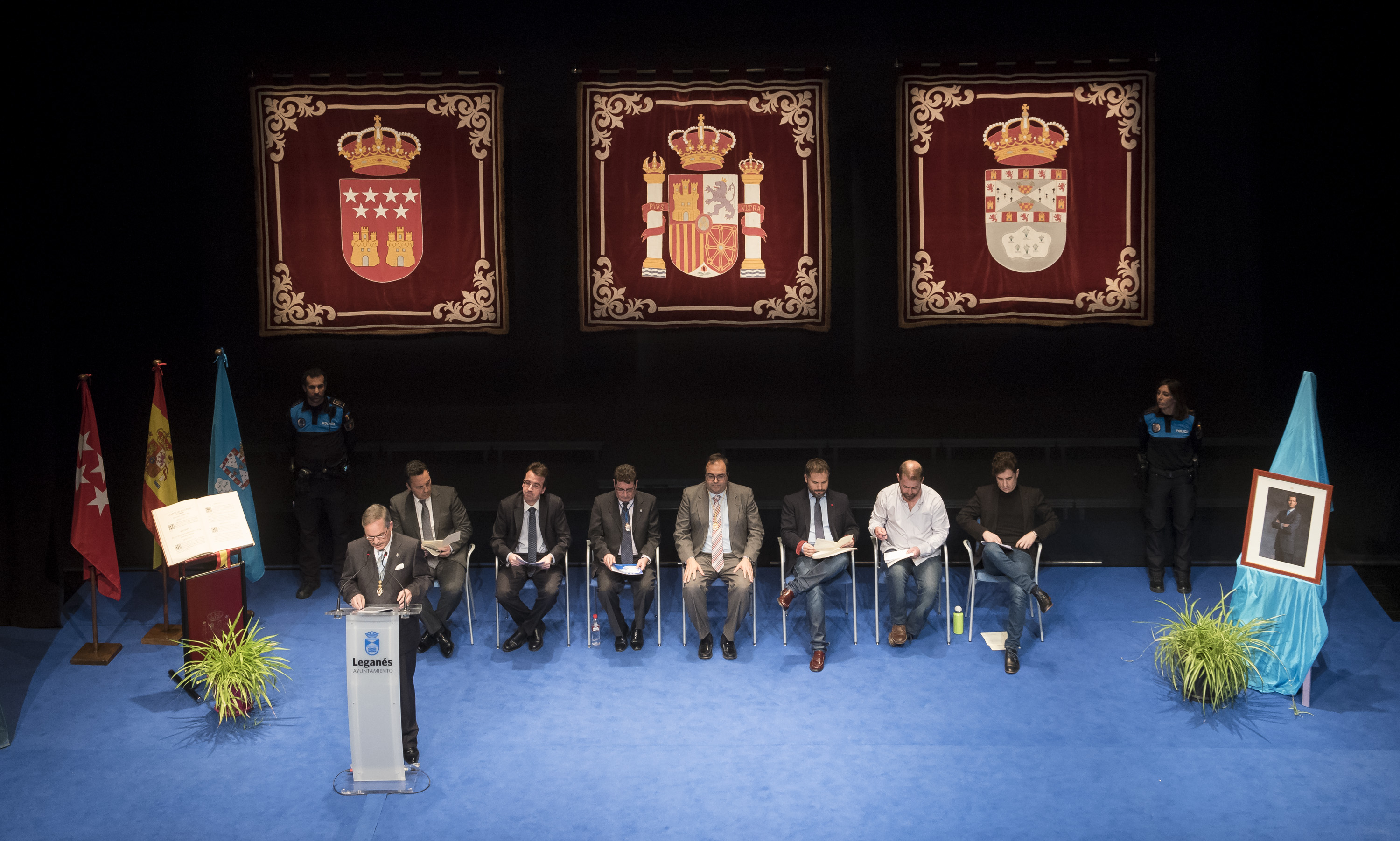 ENTREGA DE LAS MEDALLAS DE LA VILLA DE LEGANÉS Y DEL TÍTULO DE ALCALDESA-HONORARIA A LA VIRGEN DE BUTARQUE