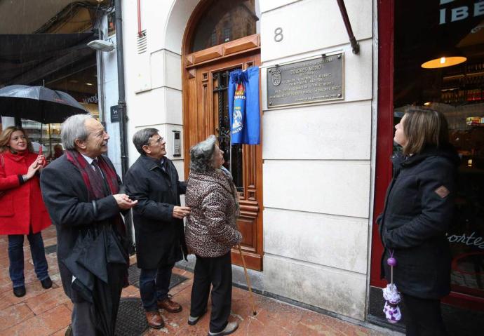 CARMEN RUIZ-TILVE, CRONISTA OFICIAL DE OVIEDO: «DOLORES MEDIO SOBREVIVIÓ A TODO Y YO DIRÍA QUE FUE GENERALMENTE FELIZ»