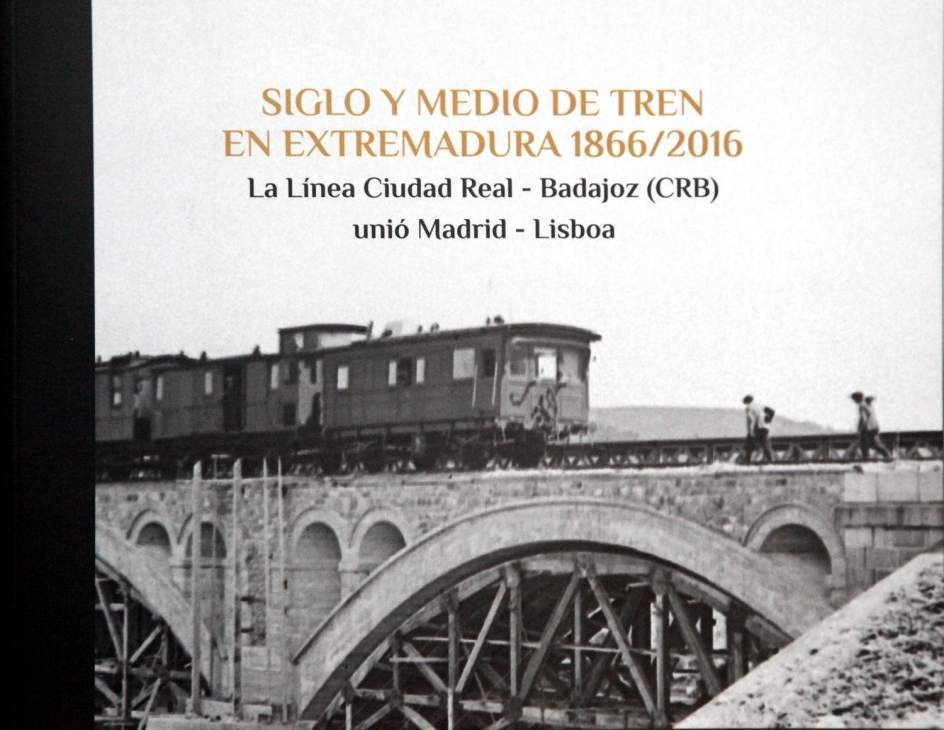 GALLARDO REIVINDICA UN TREN «DIGNO» PARA EXTREMADURA EN UN LIBRO SOBRE LA HISTORIA DE ESTE TRANSPORTE EN LA REGIÓN