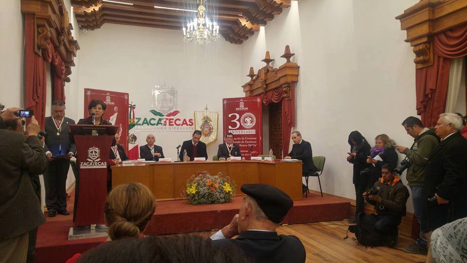 EL GOBIERNO DEL ESTADO DEL GOBIERNO DE ZACATECAS (MÉXICO) OTORGA UN RECONOCIMIENTO A OSCAR GONZÁLEZ AZUELA, CRONISTA DE LA CIUDAD DE LAGOS DE MORENO