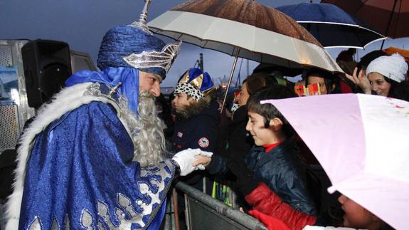 LOS REYES MAGOS LLEGARÁN A AVILÉS POR MAR Y DESFILARÁN CON 300 FIGURANTES • EL DESEMBARCO ESTÁ PREVISTO PARA LAS 18 HORAS EN LOS PANTALANES DEL PUERTO DEPORTIVO LOCAL Y LA CABALGATA COMENZARÁ A LAS 18.30 HORAS EN EL QUIRINAL