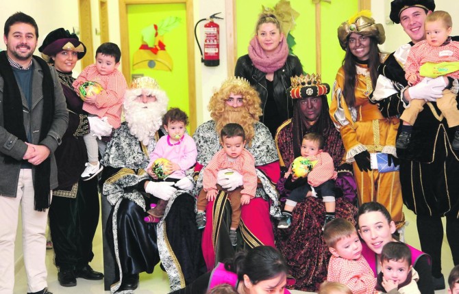 UNA CABALGATA POR TODO LO ALTO • EL AMPA DEL COLEGIO ALONSO DE ALCALÁ LA REAL (JAÉN) VENCE EN CARROZAS Y “PADRE VILLOSLADA”, EN AGRUPACIONES