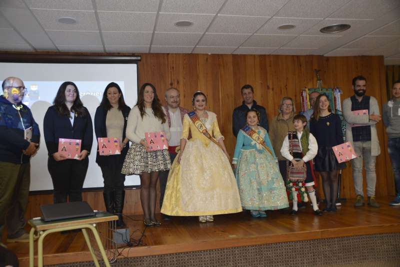 LA FALLA SANTA ANNA DE SAGUNT RINDE HOMENAJE A FEDERIC AZNAR EN LA PRESENTACIÓN DE SU LLIBRET • LA COMISIÓN ENTREGA LOS PREMIOS SANTA ANNA I JOSEP M FRANCÉS I DUATO