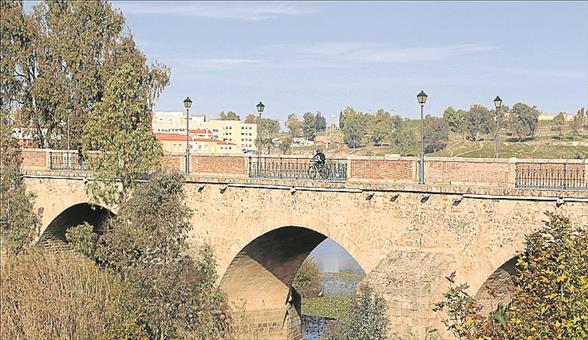 LUIS ALFONSO LIMPO, CRONISTA OFICIAL DE OLIVENZA (BADAJOZ) HABLA SOBRE EL PUENTE DE PALMAS