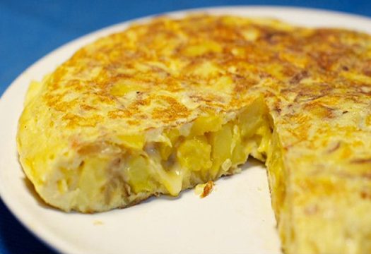 EL CRONISTA OFICIAL DE VILLANUEVA DE LA SERENA (BADAJOZ), ANTONIO BARRANTES, HA DETALLADO QUE FUE LA «NECESIDAD» DE ALIMENTOS LO QUE MOTIVÓ LA INVENCIÓN DE LA TORTILLA DE PATATAS