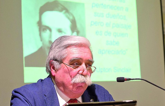 UNA LECCIÓN DE “GASTROSOFÍA” Y EMOCIONES SOBRE LA MESA • JOSÉ MARÍA SUÁREZ GALLEGO, CRONISTA OFICIAL DE GUARROMÁN (JAÉN), DEFIENDE LA ÍNTIMA UNIÓN ENTRE “PAISAJE, PAISANAJE Y SABOR”