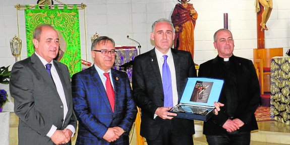 EN LLANO DE BRUJAS, ANTONIO BOTÍAS, CRONISTA OFICIAL DE MURCIA, PREGONA LA SEMANA SANTA