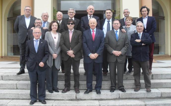 LA «AMURAVELA DE ORO» PREMIA A JAVIER FERNÁNDEZ, PLÁCIDO ARANGO Y EL TSJA • EL GALARDÓN DE «AMIGOS DE CUDILLERO» DESTACA EL TALANTE «DIALOGANTE» DEL PRESIDENTE DEL PRINCIPADO Y DISTINGUE AL TRIBUNAL SUPERIOR POR SUS 300 AÑOS