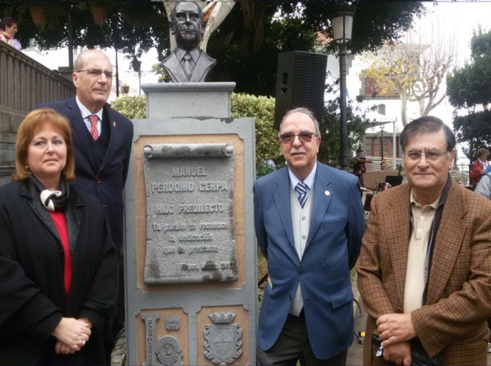 APOYO Y AFECTO POPULAR EN EL HOMENAJE-DESCUBRIMIENTO DE BUSTO AL DESPARECIDO CRONISTA OFICIAL DE FIRGAS (CANARIAS) MANUEL PERDOMO CERPA