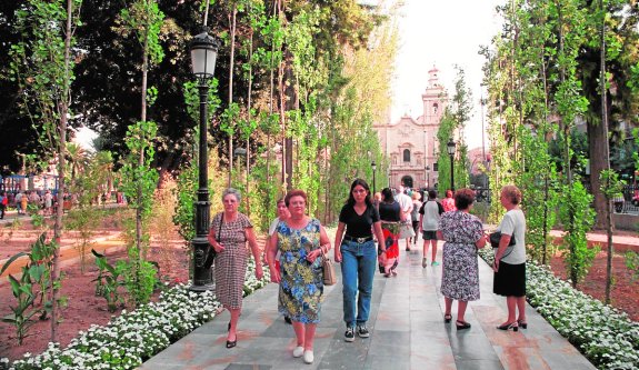 CONVIERTEN EN BIC EL PRIMER JARDÍN PÚBLICO QUE SE ABRIÓ EN ESPAÑA • EL HISTÓRICO ENTORNO DE FLORIDABLANCA, EN EL BARRIO DEL CARMEN, ATESORA VALIOSAS ESCULTURAS DE MURCIANOS CÉLEBRES