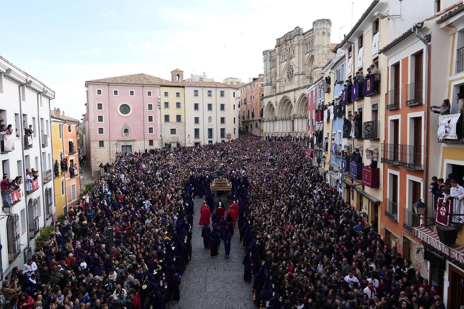 MILES DE PERSONAS PARTICIPAN EN UNA PROCESIÓN DE ‘LAS TURBAS’ MARCADA POR LA AUSENCIA DE INCIDENCIAS