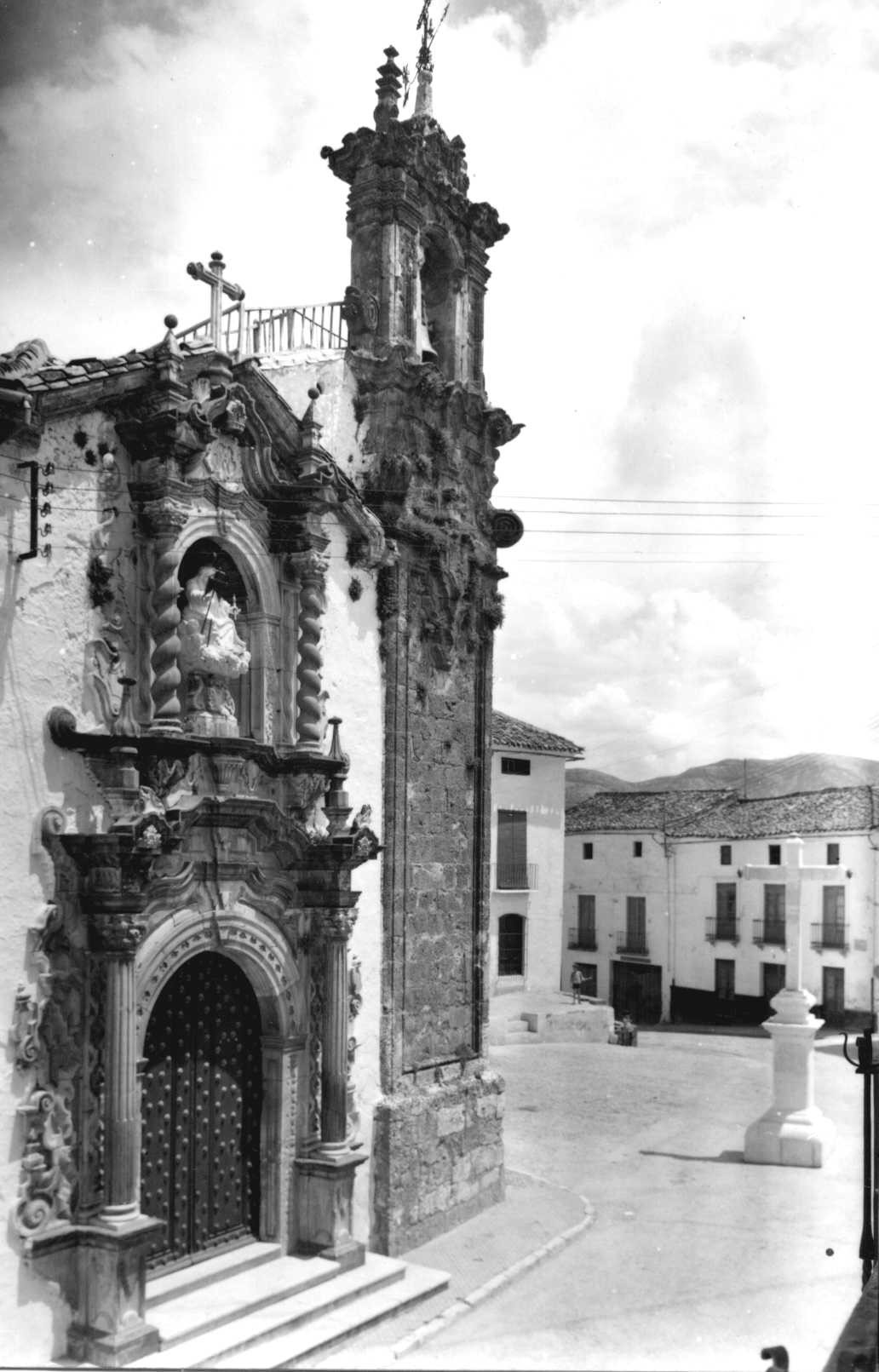 ERMITA DE NUESTRA SEÑORA DE LA AURORA O SAN NICASIO Y CASA ADYACENTE • INMUEBLES INMATRICULADOS POR EL OBISPADO DE CÓRDOBA CON UNA EXTENSIÓN DE 330 METROS CUADRADOS Y 498 CONSTRUIDOS