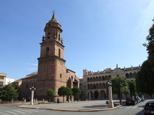 VISITA CULTURAL A LA CIUDAD DE ANDÚJAR (JAÉN), SÁBADO 6 DE MAYO DE 2017, GUIADA POR EL CRONISTA OFICIAL, ENRIQUE GÓMEZ MARTÍNEZ, Y JUAN VICENTE CÓRCOLES