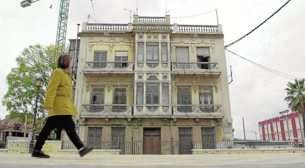 LA RECONSTRUCCIÓN DEL PALACETE PONCE COMENZARÁ EN SEPTIEMBRE • EL NUEVO EDIFICIO CONTARÁ CON UNA RÉPLICA EXACTA DE LA ANTIGUA FACHADA, CUYOS ELEMENTOS SE CONSERVAN DESDE QUE FUERA DERRIBADO EN 2009