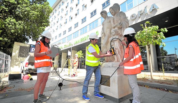 ESCANEAN ESCULTURAS PÚBLICAS PARA DETECTAR SU ESTADO DE CONSERVACIÓN • EL INVESTIGADOR BARTOLOMÉ PALAZÓN DIRIGE UN NUEVO PROYECTO PARA ESTABLECER EL DETERIORO DE LAS OBRAS Y PROPONER RESTAURACIONES