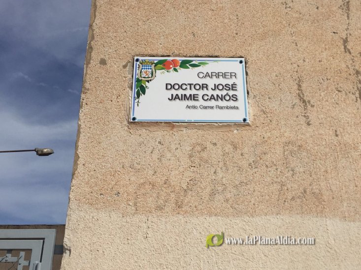 UNA CALLE EN NULES (CASTELLÓN) POR UNA VIDA DE COMPROMISO • EL MÉDICO Y CIRUJANO DE NULES, JOSÉ JAIME CANÓS, LLEVA 40 AÑOS DEDICADO A LA MEDICINA, PROFESIÓN QUE EJERCE CON «HONESTIDAD» Y UN RESPETO INQUEBRANTABLE POR LA SENSIBILIDAD DE TODOS SUS PACIENTES