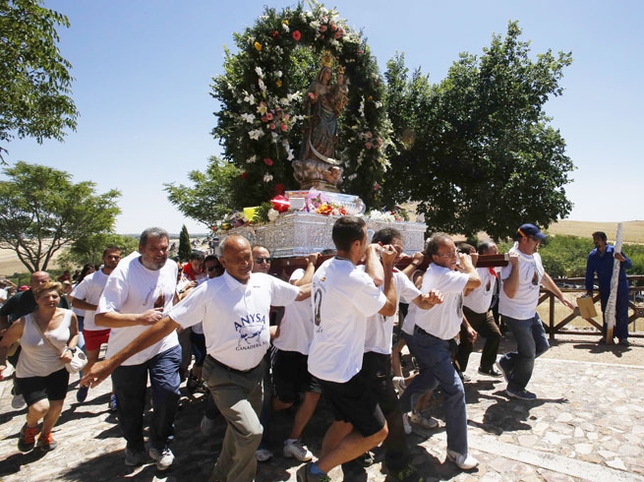 LA ROMERÍA DE LA VIRGEN DE ALARCOS, DÍA HISTÓRICO PARA CIUDAD REAL Y SU COMARCA-SEMBLANZA DEL ROQUEÑO LUGAR DEL CERRO, ASIENTO DE NUMEROSOS PUEBLOS QUE POBLARON NUESTRA TIERRA CIUDARREALEÑA