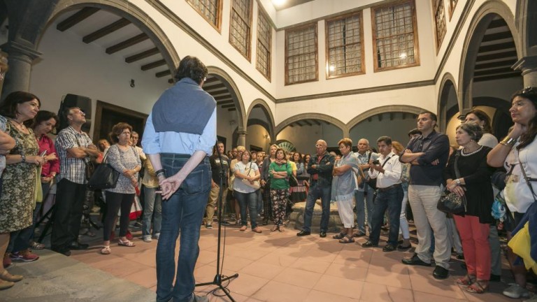 LA ESCUELA LUJÁN PÉREZ CELEBRA SU CENTENARIO CON EL PASEO NOCTURNO POR VEGUETA (LAS PALMAS)