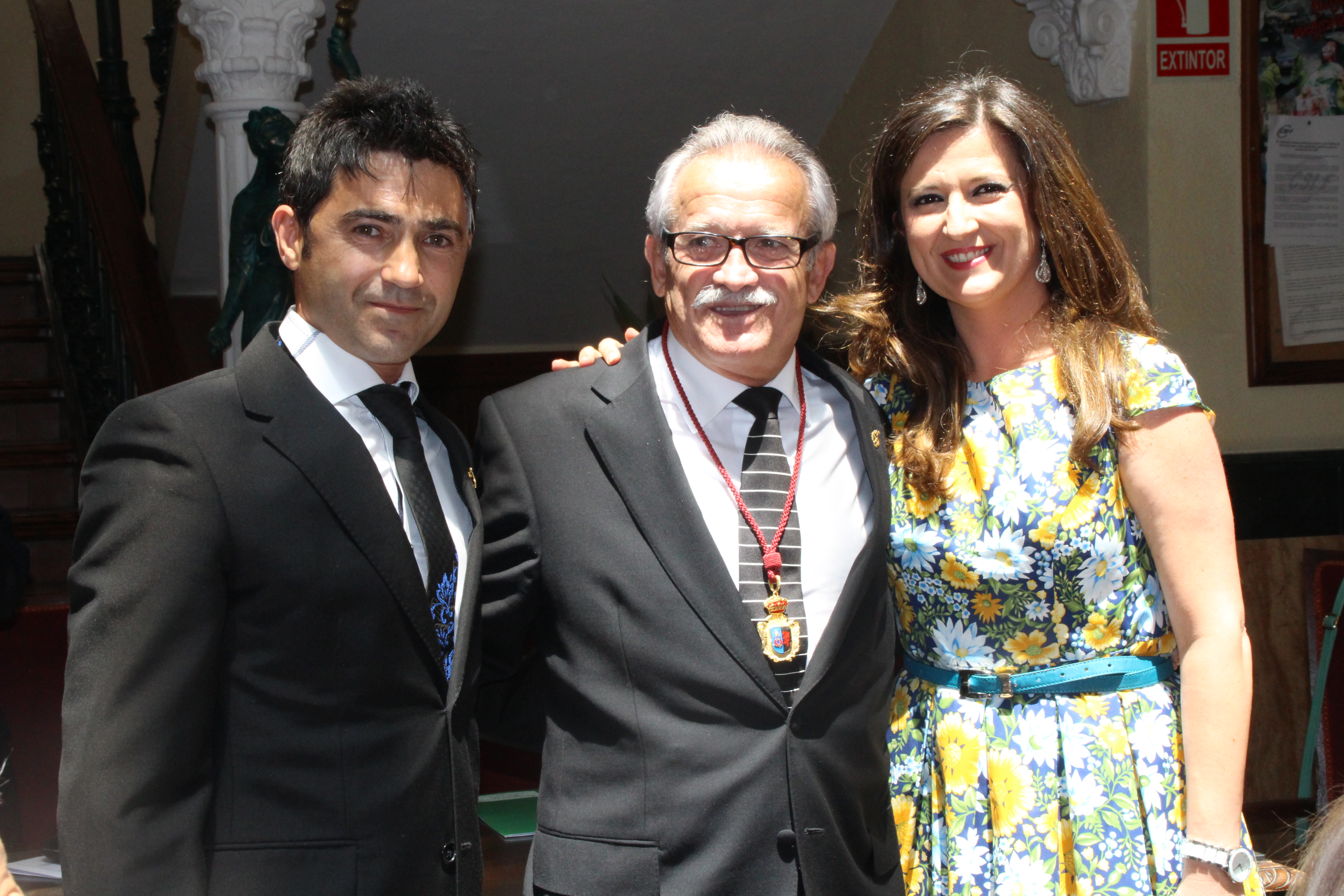 JUAN ISAAC MEDINA GONZÁLEZ, RECIBE LA MEDALLA DE ORO DE VILLANUEVA