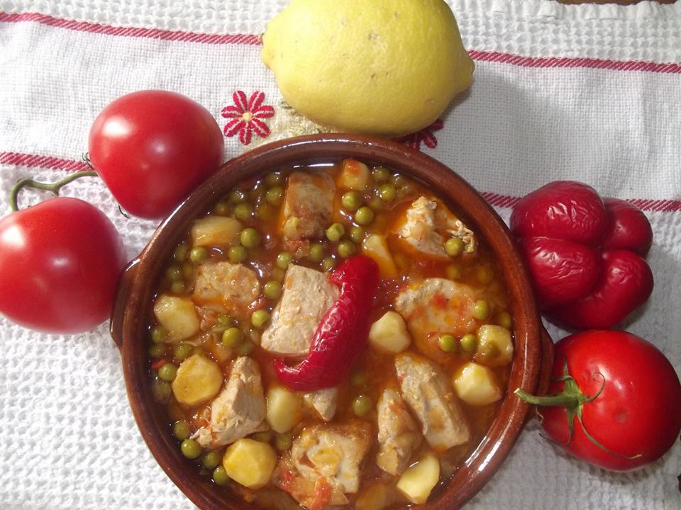 CAZUELA DE BONITO A LA TRADICIÓN DE COLUNGA