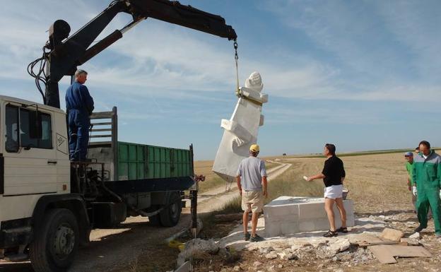 UN PEQUEÑO HITO HISTÓRICO • EL MONOLITO INSTALADO EN LOS LÍMITES ENTRE LOS TÉRMINOS DE OLOMBRADA, VEGAFRÍA Y CANALEJAS SERÁ INAUGURADO HOY