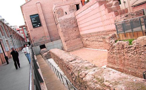 CULTURA RECUPERARÁ LA MEMORIA DE LA HISTÓRICA MURALLA Y DE SUS PUERTAS CON RUTAS TEMÁTICAS • EL AYUNTAMIENTO OFRECERÁ ITINERARIOS QUE INCLUIRÁN SEÑALES, PANELES INFORMATIVOS Y MAQUETAS UBICADAS EN LOS LUGARES DONDE SE CONSERVAN RESTOS