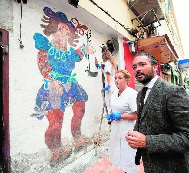 LA LUZ DE PÁRRAGA BRILLARÁ DE NUEVO • RECUPERAN DOS PINTURAS MURALES EN LA ANTIGUA TABERNA ‘EL CANDIL’ Y DESCUBREN TRES CERÁMICAS DE PEDRO PARDO