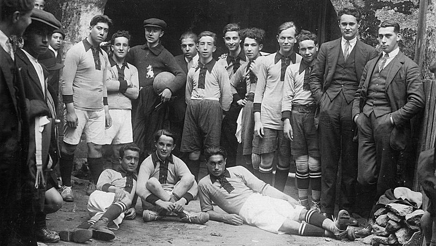 EL FÚTBOL EN CORCUBIÓN (LA CORUÑA), HACE CASI UN SIGLO • EL ATLETIC CLUB FUE EL PRIMER CONJUNTO ORGANIZADO COMO TAL EN EL MUNICIPIO, DEL QUE SE CONSERVAN IMÁGENES