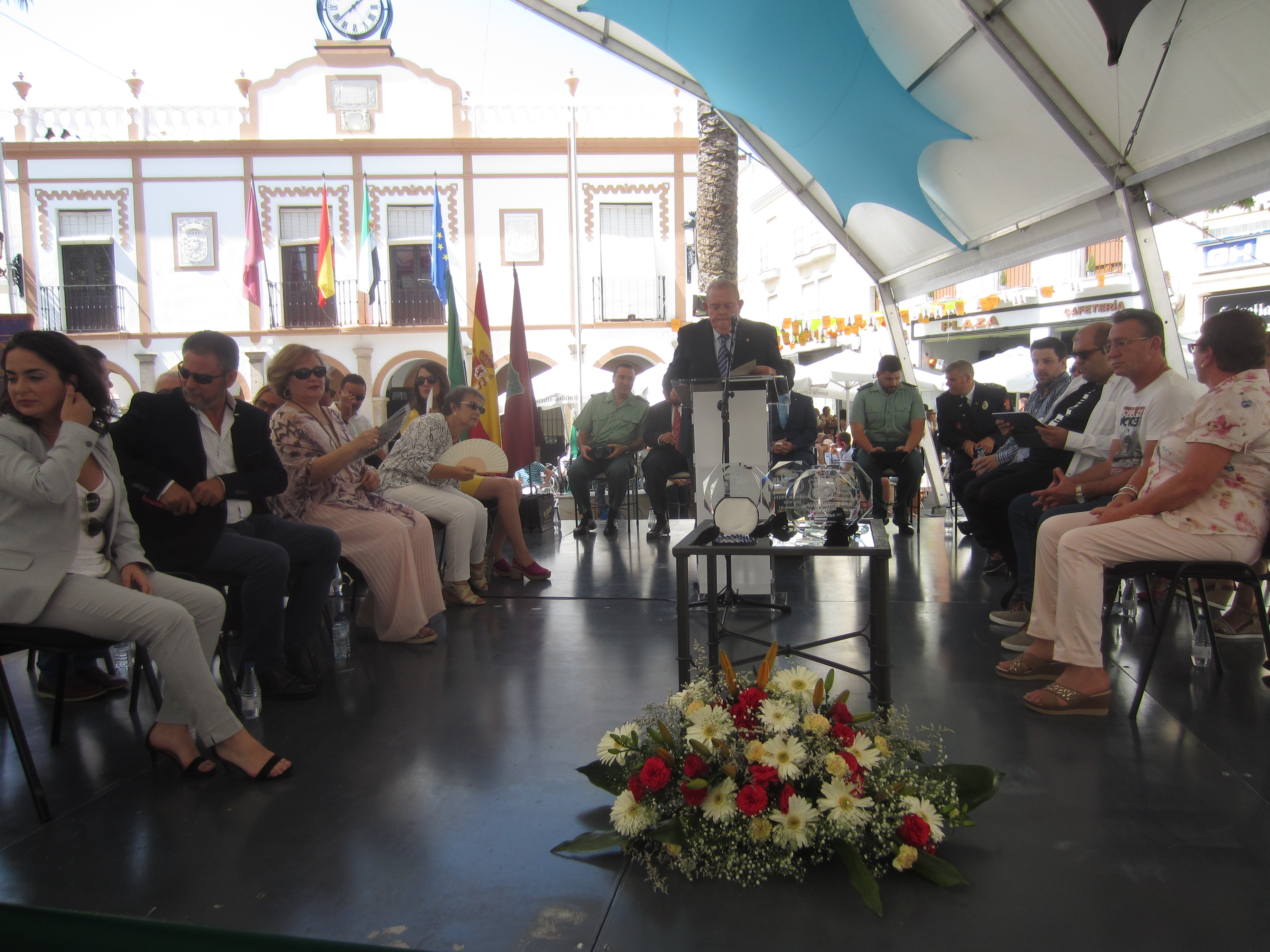 EL AYUNTAMIENTO DE MONTIJO (BADAJOZ) CELEBRA UN ACTO INSTITUCIONAL EN EL DÍA DE EXTREMADURA, EN EL QUE ENTREGA VARIAS DISTINCIONES