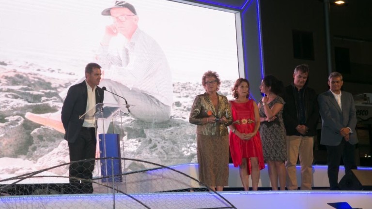 LA FAMILIA DE GERARDO JORGE RECIBE EL PREMIO TURÍSTICO IN MEMORIAM