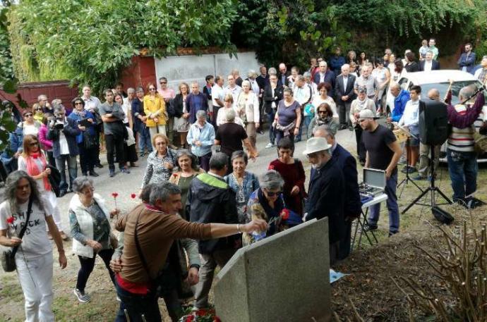 MEMORIA HISTÓRICA RECUERDA EN MARÍN A LAS VÍCTIMAS DE LA REPRESIÓN FRANQUISTA • EL POZO DA REVOLTA ACOGIÓ EL HOMENAJE A QUIENES DIERON LA VIDA POR LA LIBERTAD