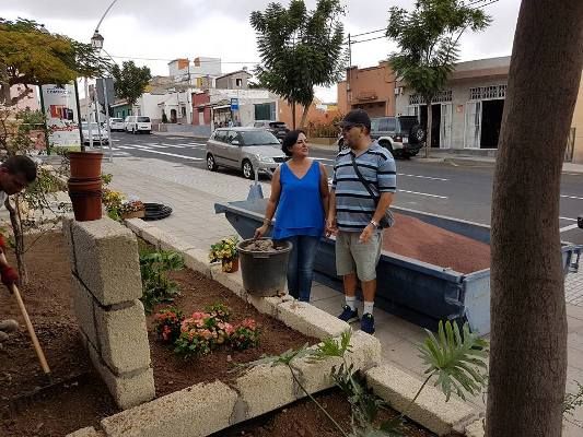 ULTIMANDO LOS DETALLES PARA LA INAUGURACIÓN DEL ESPACIO DEDICADO A D. VICENTE JORGE DURANTE LA JORNADA DE MAÑANA