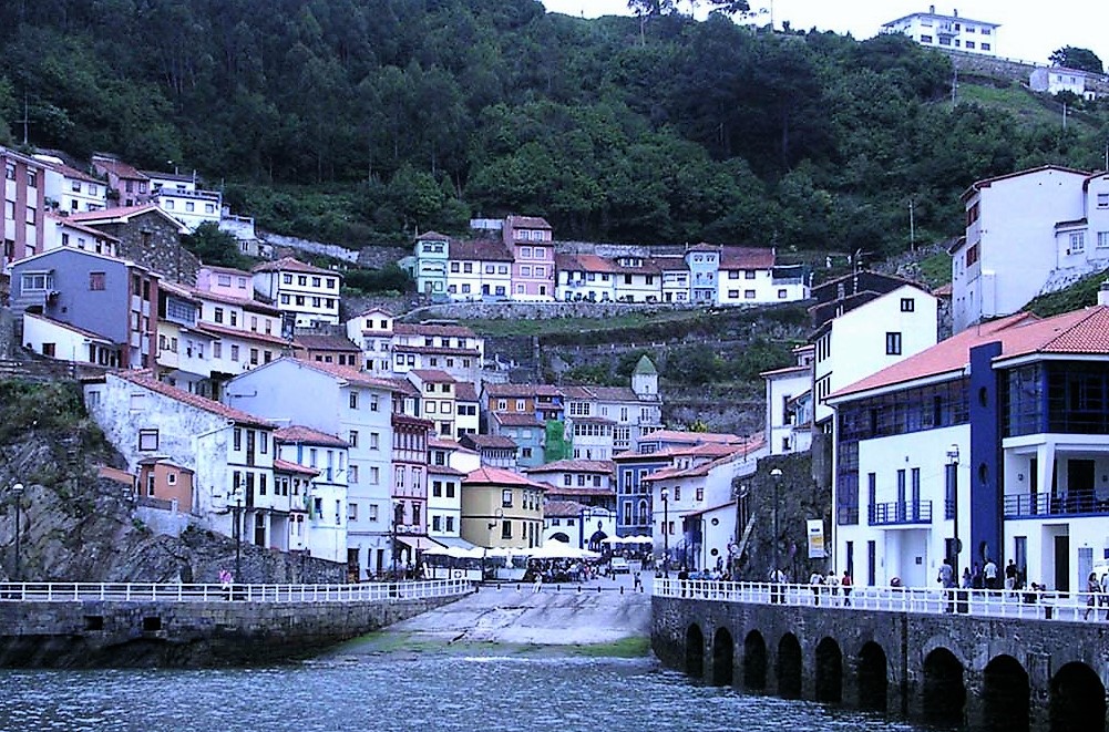 CUDILLERO (ASTURIAS) RECHAZA LA PROPUESTA TOPONÍMICA, QUE VE POCO JUSTIFICADA Y CON ERRORES GRAVES.