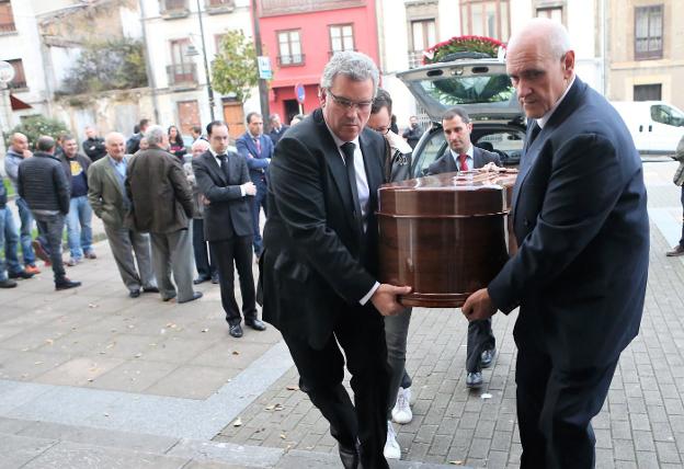 TOMA DE POSESIÓN DEL CRONISTA OFICIAL DEL CONCEJO DE RIOSA (PRINCIPADO DE ASTURIAS)